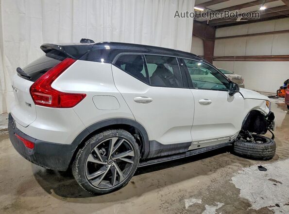 YV4162UM7N2742982 2022 VOLVO XC40 White Trasero derecho