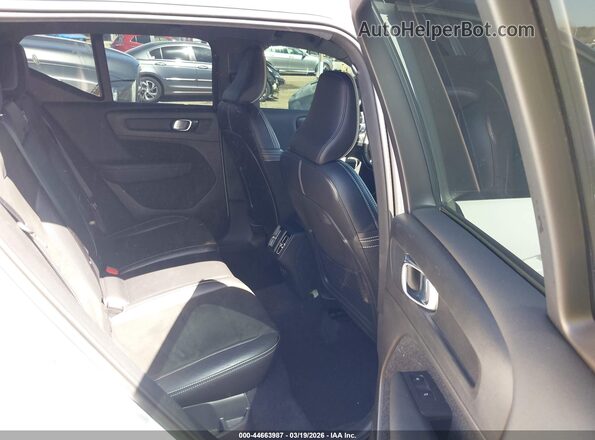 YV4162UM8K2056753 2019 VOLVO XC40 White 