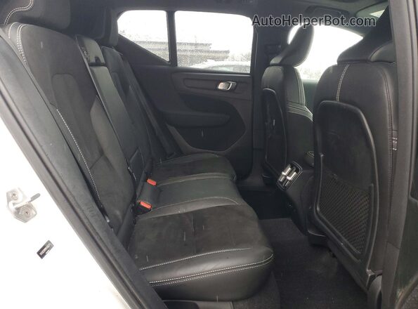 YV4162UM9M2466271 2021 VOLVO XC40 White უკანა სალონის ხედი