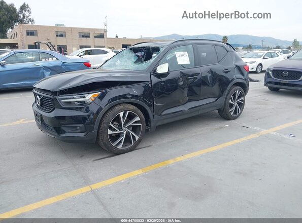 YV4162UMXM2488313 2021 VOLVO XC40 Черный Передняя левая четверть