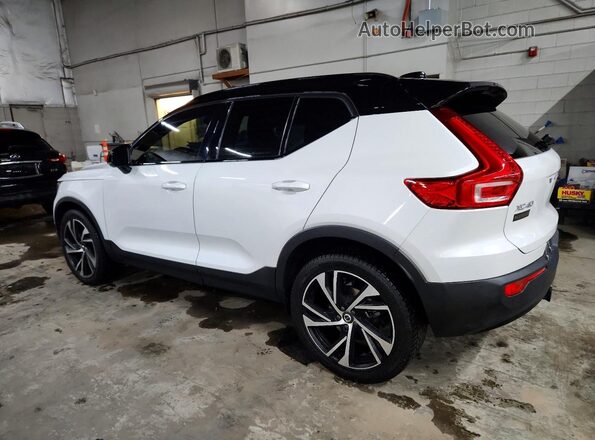 YV4162UMXN2668070 2022 VOLVO XC40 White უკანა მარცხენა