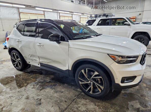 YV4162UMXN2668070 2022 VOLVO XC40 White წინა მარჯვენა