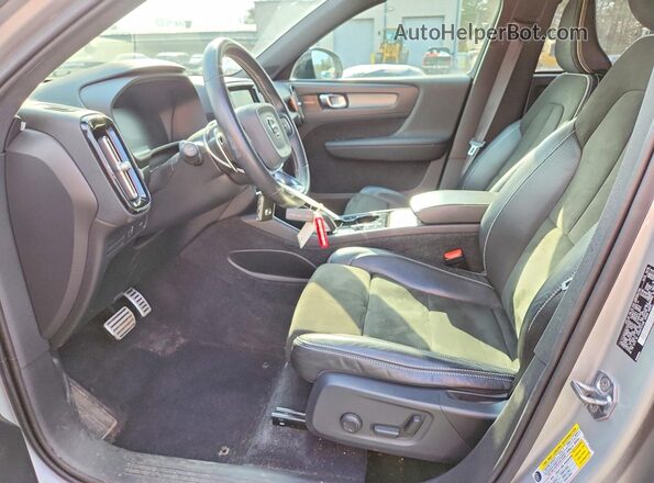 YV4162XZ9K2017015 2019 VOLVO XC40 Серебряный 