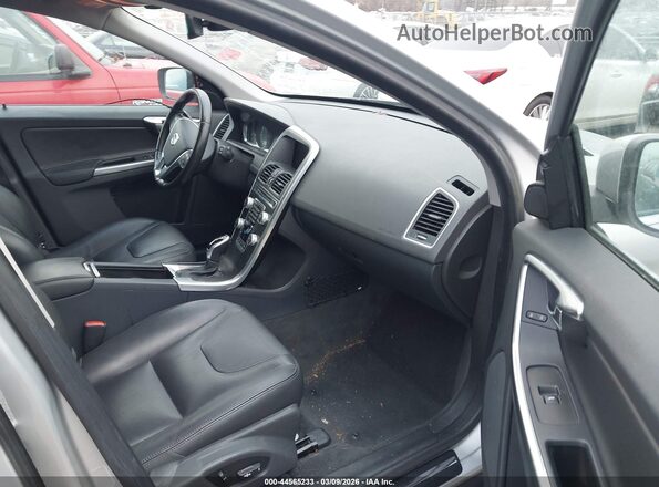 YV440MDK5G2808974 2016 VOLVO XC60 Silver Widok wnętrza z przodu