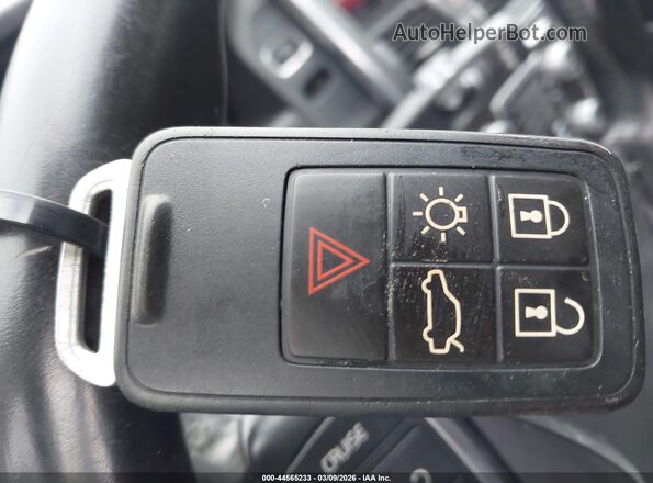YV440MDK5G2808974 2016 VOLVO XC60 Silver Widok deski rozdzielczej