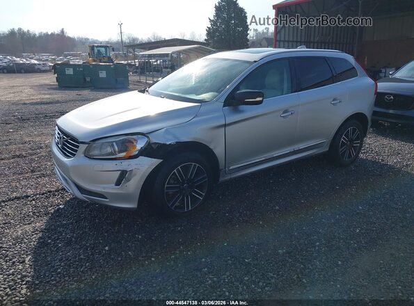 YV440MDR7H2166756 2017 VOLVO XC60 Серебряный Передняя левая четверть