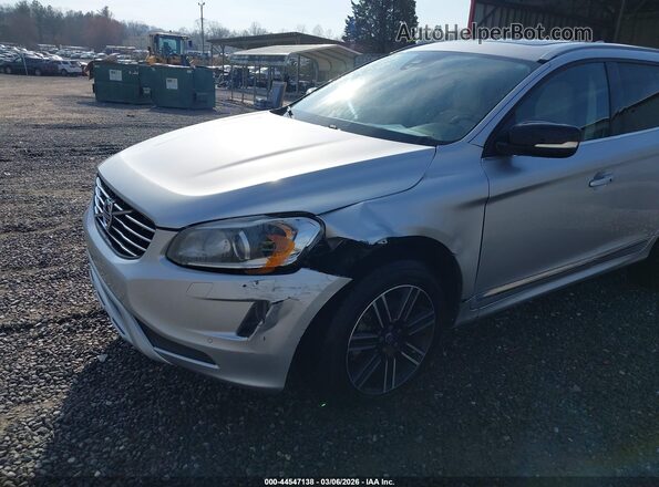 YV440MDR7H2166756 2017 VOLVO XC60 Серебряный Вид спереди
