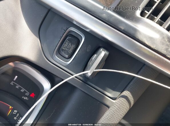 YV440MDR7H2166756 2017 VOLVO XC60 Серебряный Вид панели приборов