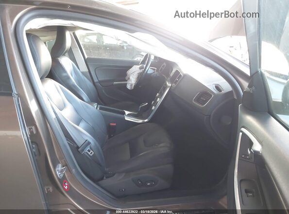 YV440MWK4J2058052 2018 VOLVO V60 CROSS COUNTRY Brown Front interior view