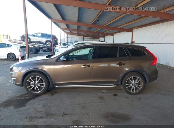 YV440MWK4J2058052 2018 VOLVO V60 CROSS COUNTRY Brown 