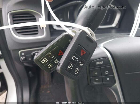 YV440MWK8H1037642 2017 VOLVO V60 CROSS COUNTRY White Dashboard view
