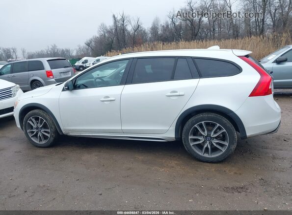 YV440MWK8H1037642 2017 VOLVO V60 CROSS COUNTRY White 360 interior view