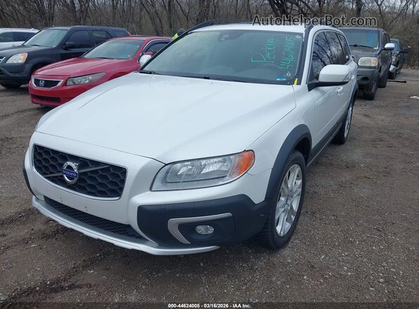YV4612NK2G1269910 2016 VOLVO XC70 White Front view