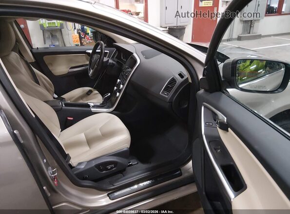 YV4612RM9G2866977 2016 VOLVO XC60 Tan Vista interior delantera
