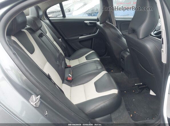 YV4612UMXG2000860 2016 VOLVO S60 CROSS COUNTRY Light Blue Vista de la etiqueta del VIN
