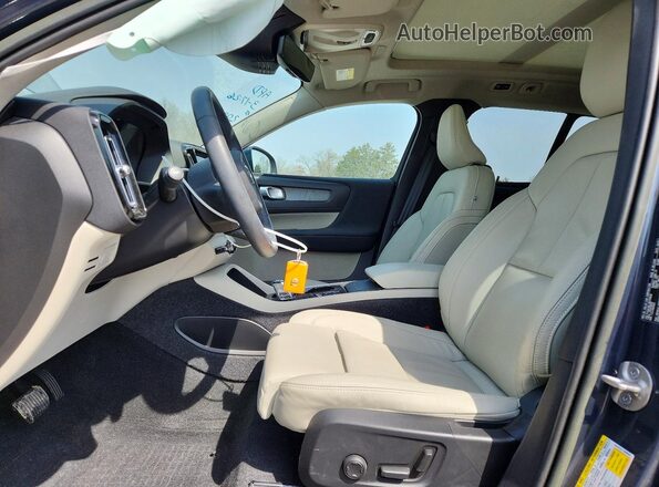 YV4AC2HL1N2781819 2022 VOLVO XC40 Blue Սալոնի դիմացի տեսք