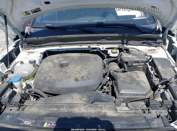 YV4AC2HM1M2537546 2021 VOLVO XC40 White Rear view