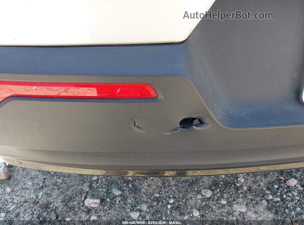 YV4AC2HM1M2537546 2021 VOLVO XC40 White Front view