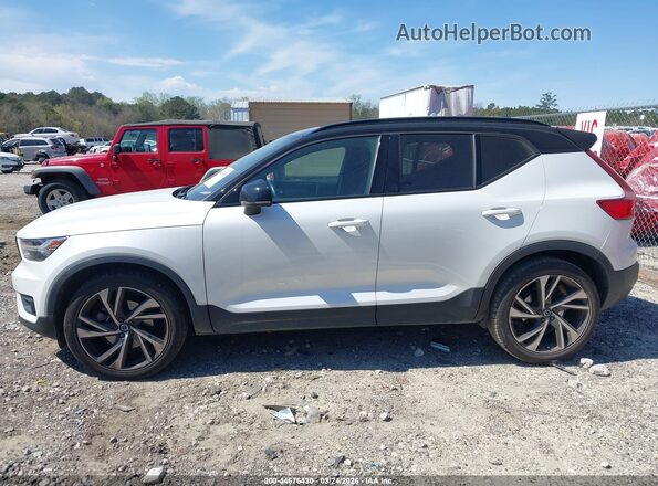 YV4AC2HM1M2537546 2021 VOLVO XC40 White 360 interior view