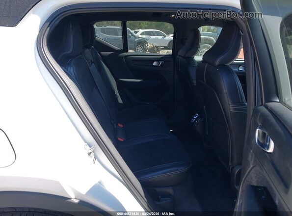 YV4AC2HM1M2537546 2021 VOLVO XC40 White VIN sticker view