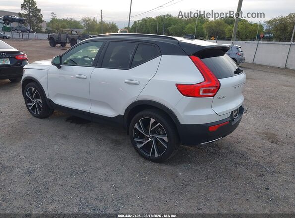 YV4AC2HM4L2241046 2020 VOLVO XC40 Белый 