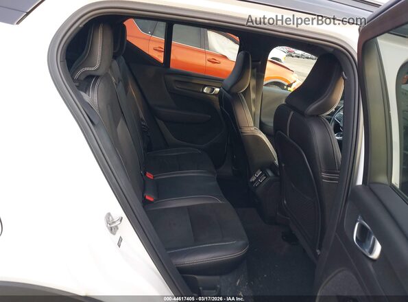 YV4AC2HM4L2241046 2020 VOLVO XC40 Белый 