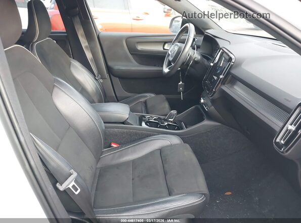 YV4AC2HM4L2241046 2020 VOLVO XC40 Белый 