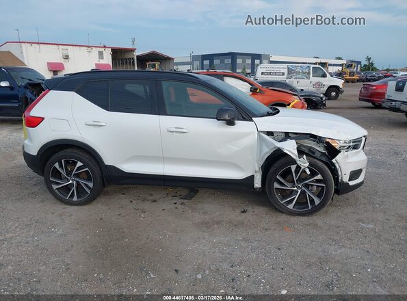 YV4AC2HM4L2241046 2020 VOLVO XC40 Белый 