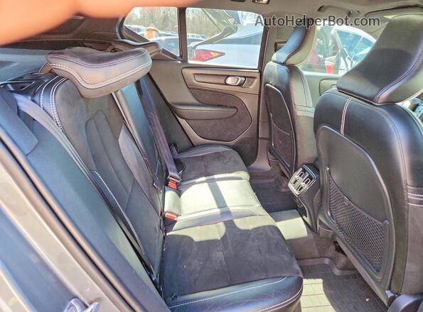 YV4AC2HM6K2057788 2019 VOLVO XC40 Серый Вид задней части салона