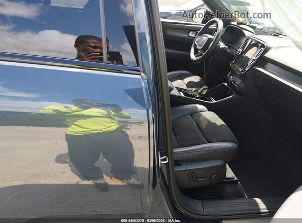 YV4AC2HMXN2646136 2022 VOLVO XC40 Blue Սալոնի դիմացի տեսք