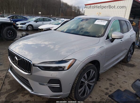 YV4BR0DL2N1946182 2022 VOLVO XC60 RECHARGE PLUG-IN HYBRID Silver Przód lewy