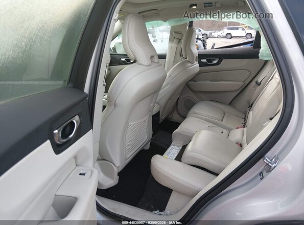 YV4BR0DL2N1946182 2022 VOLVO XC60 RECHARGE PLUG-IN HYBRID Silver Widok naklejki z numerem VIN