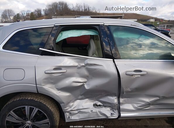 YV4BR0DL2N1946182 2022 VOLVO XC60 RECHARGE PLUG-IN HYBRID Silver Widok z przodu