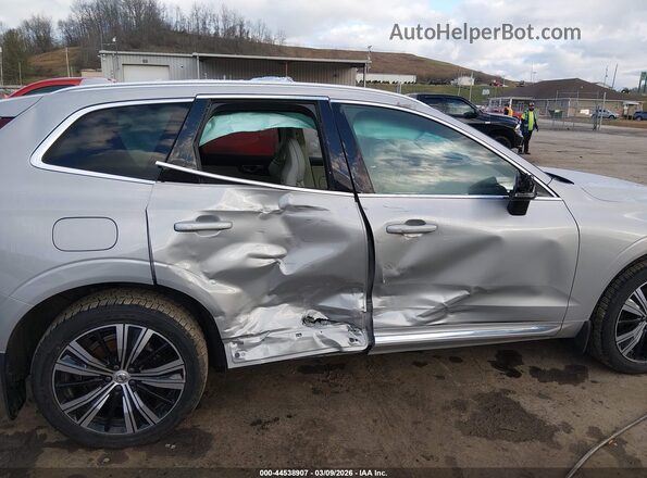 YV4BR0DL2N1946182 2022 VOLVO XC60 RECHARGE PLUG-IN HYBRID Silver Widok wnętrza 360 stopni
