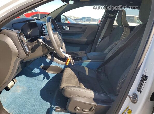 YV4ED3GM3P2050178 2023 VOLVO C40 White Вид салону спереду