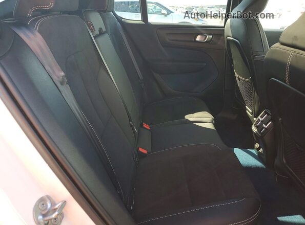 YV4ED3GM3P2050178 2023 VOLVO C40 White Вид задніх сидінь