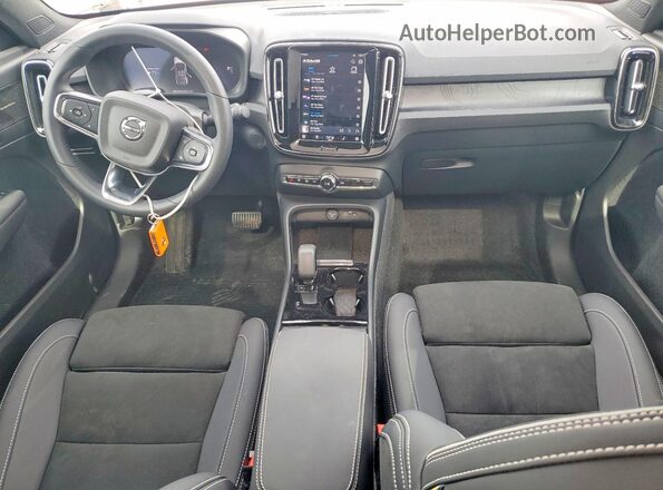 YV4ED3GM3P2058927 2023 VOLVO C40 Красный Вид панели приборов