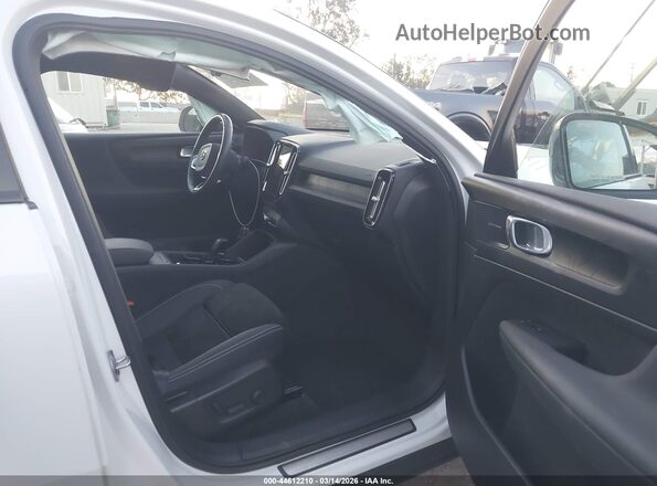 YV4ED3GM7P2032282 2023 VOLVO C40 RECHARGE PURE ELECTRIC White Widok wnętrza z przodu