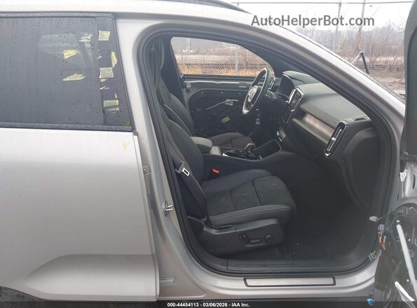 YV4ED3UL5P2036357 2023 VOLVO XC40 RECHARGE PURE ELECTRIC Серебряный Вид салона спереди