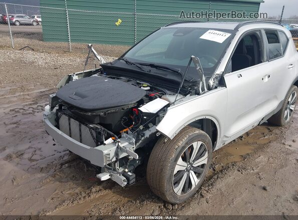 YV4ED3UL5P2036357 2023 VOLVO XC40 RECHARGE PURE ELECTRIC Серебряный Вид спереди