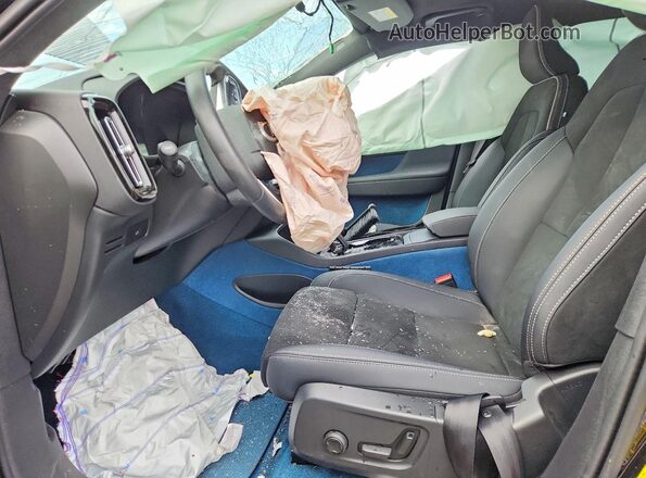 YV4ED3UL5P2107525 2023 VOLVO XC40 Black Սալոնի դիմացի տեսք