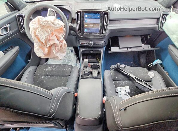 YV4ED3UL5P2107525 2023 VOLVO XC40 Black Առջևի վահանակի տեսք