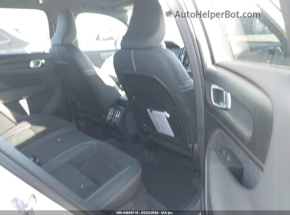 YV4ED3UM1P2021105 2023 VOLVO XC40 RECHARGE PURE ELECTRIC White Widok naklejki z numerem VIN