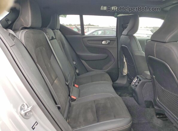 YV4ED3UM1P2087802 2023 VOLVO XC40 Silver Widok wnętrza z tyłu