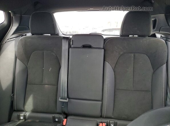 YV4ED3UM1P2087802 2023 VOLVO XC40 Silver Widok tylnych siedzeń