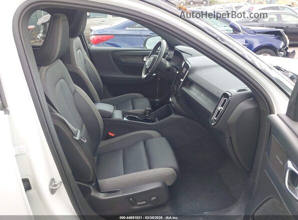 YV4ED3UM2P2082317 2023 VOLVO XC40 RECHARGE PURE ELECTRIC White Vista interior delantera