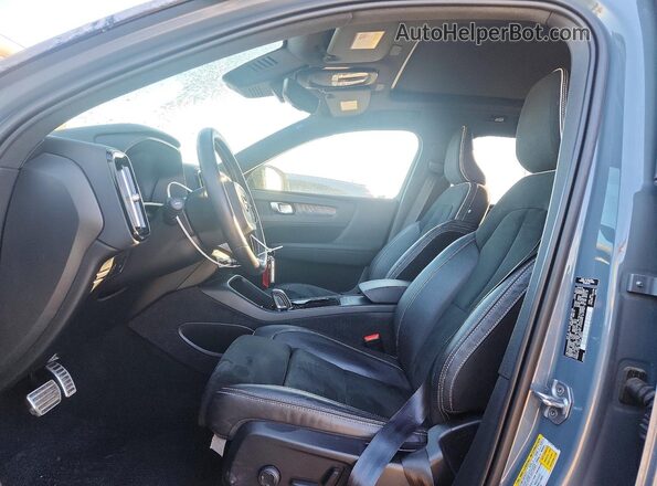YV4ED3UR2M2573980 2021 VOLVO XC40 Gray Սալոնի դիմացի տեսք