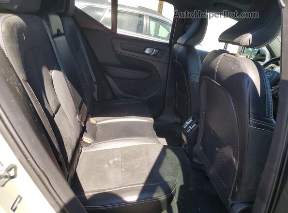 YV4ED3UR8M2590377 2021 VOLVO XC40 Gray უკანა სალონის ხედი