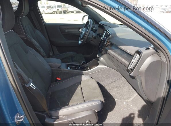 YV4ED3UW4P2077542 2023 VOLVO XC40 RECHARGE PURE ELECTRIC Light Blue Вид салона спереди
