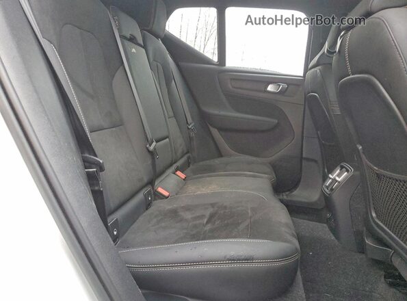 YV4ED3UW5P2969010 2023 VOLVO XC40 Two Tone Vista interior trasera